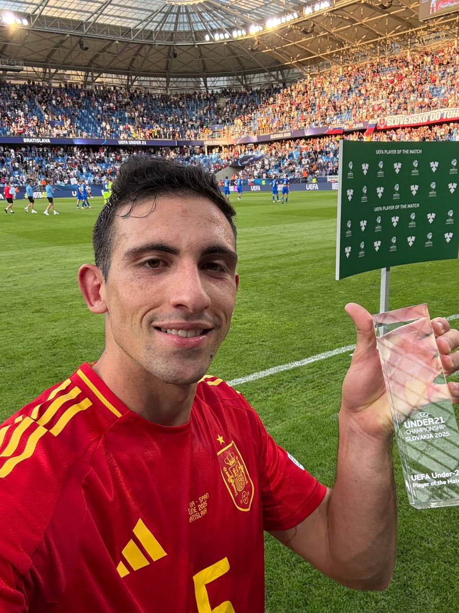 Selección Española Masculina de Fútbol (@sefutbol) on Twitter photo ¡𝗠𝗩𝗣! ¡𝗠𝗩𝗣! ¡𝗠𝗩𝗣!
No podía ser otro...
👏🏼 ¡Enhorabuena, <a href="/TarregaCesar/">César Tárrega Requeni</a>!
#U21EURO | #NuestraBase ¡𝗠𝗩𝗣! ¡𝗠𝗩𝗣! ¡𝗠𝗩𝗣!
No podía ser otro...
👏🏼 ¡Enhorabuena, <a href="/TarregaCesar/">César Tárrega Requeni</a>!
#U21EURO | #NuestraBase