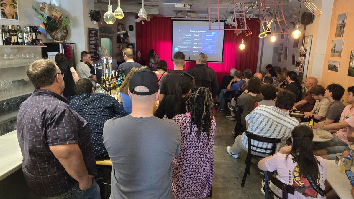 🍻 <a href="/SophosIberia/">SophosIberia</a>  por patrocinar las cervezas ☕ El Café de Macondo por cedernos su fantástico local
El ambiente perfecto para el aprendizaje y networking 🙌
🧵⬇️ #HackAndBeers #Gijón #Patrocinadores