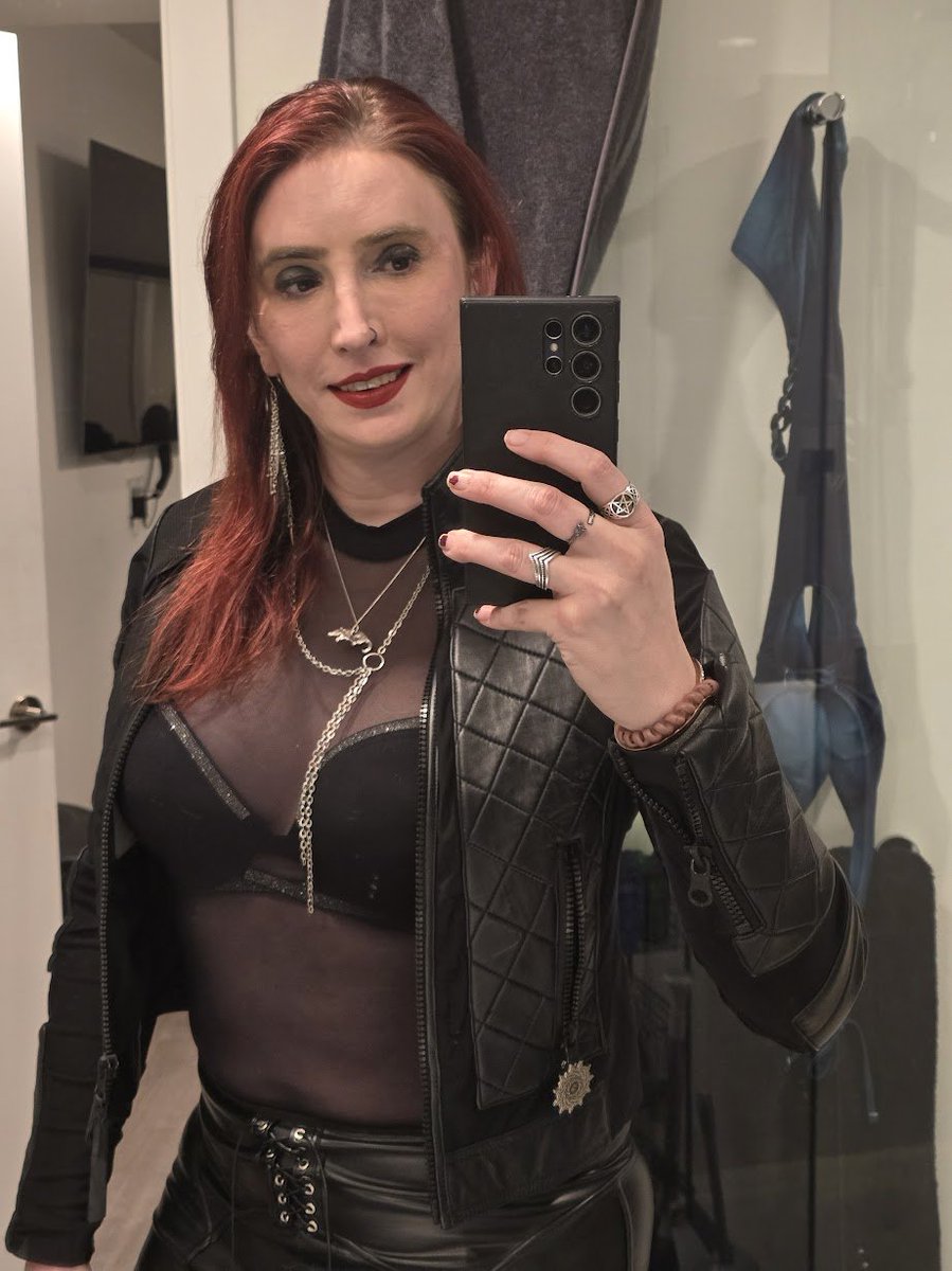 Being a hot trans girl who can top in Seattle who's also a homebody feels like I'm squandering the greatest gift a loving god could give me