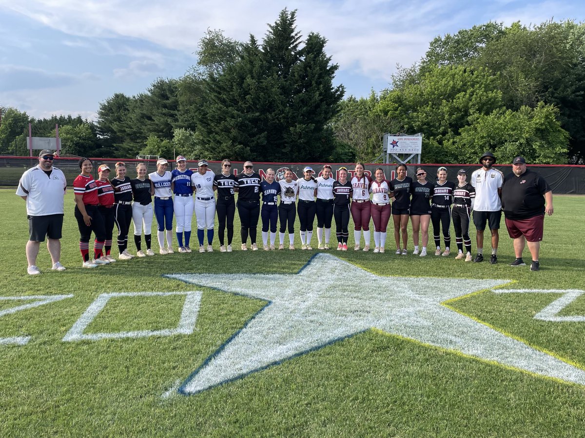 #delhs Team Blue seniors &amp; coaches from last night’s 43rd annual All Star game as they edged the Gold 14-10. ⁦<a href="/302sports/">302 Sports LLC</a>⁩ ⁦<a href="/DIAA_Delaware/">DIAA</a>⁩