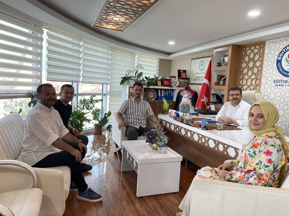 mkstmr_'s tweet photo. Memur Sen Bursa / Eğitim Bir-Sen Bursa 1’Nolu Şube Başkanımız, Kıymetli Büyüğümüz Sayın Ramazan Acar’a geçmiş olsun dileklerimizi ilettik. 

Rabbim ömrünü bereketli kılsın; sağlık, huzur ve bereket nasip etsin inşallah. 🤲

Geçmiş olsun. 💐 https://t.co/zYGcnHiz7d