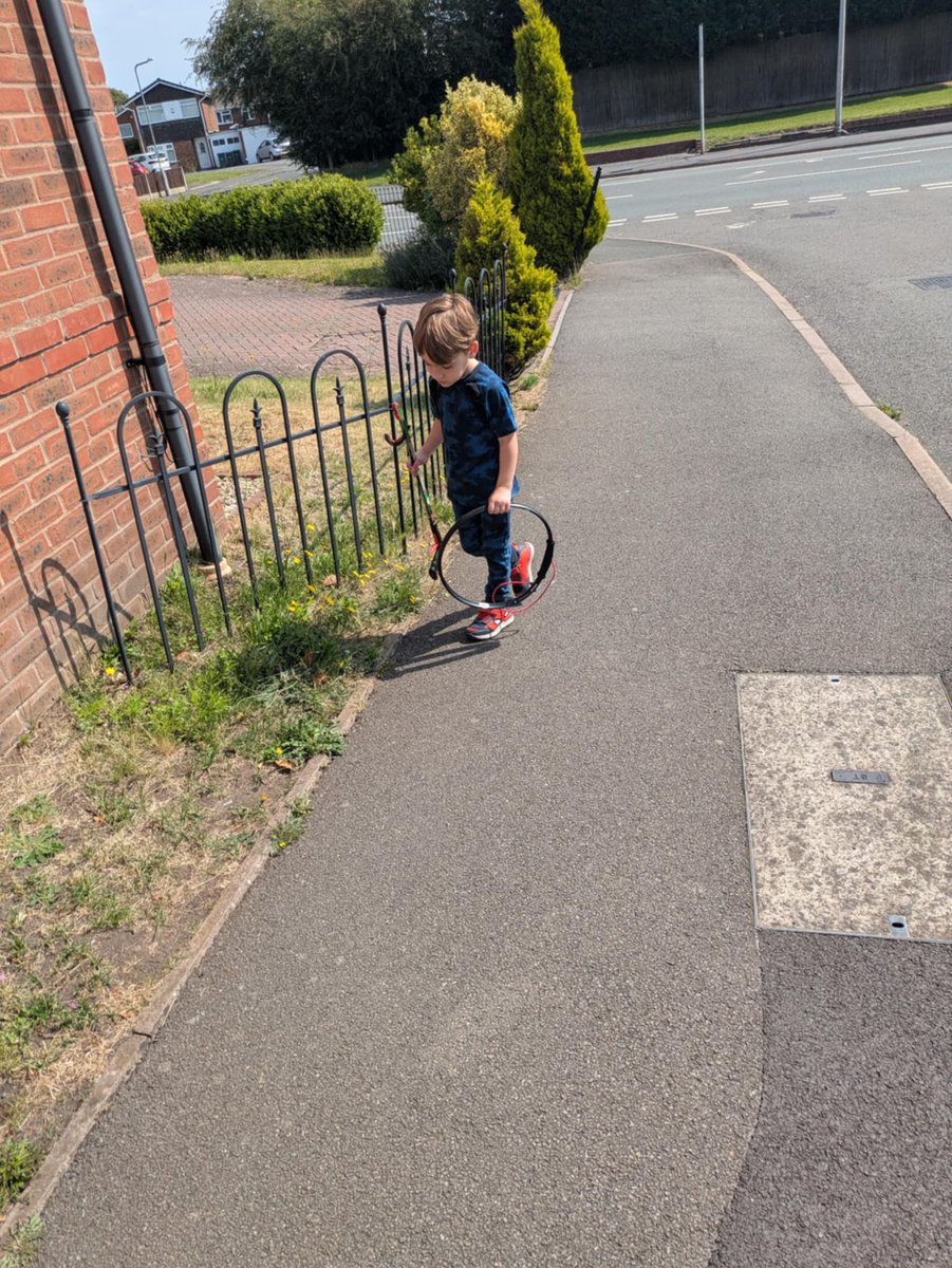 Litterwatch1's tweet image. Sun out, Nina &amp;amp; Harry off.  Ran to their adopted #Tipton street for a litter pick. Harry (nearly 4) said: "We're making our street super-duper shiny for everyone!" So proud! #TiptonPride #LitterPickers #MakingADifference #Sandwell