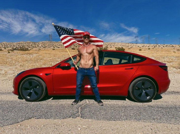 theeefairytype's tweet photo. yesterday, gay adult entertainer Devin Franco went used his platform to celebrate him tipping off ICE. he has consistently used his platform to espouse bigotry since october 2024, including using the n-word on may 16, 2025

it frustrates me that some mutuals follow him 1/🧵 https://t.co/OSEQShxqPn