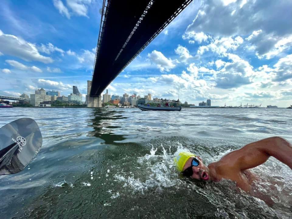 🌊 Açık Deniz Yüzücüsü Emre Erdoğan “Temiz Denizler İçin Yüzüyor” ! 🐬

Emre Erdoğan 12 Haziran Perşembe günü, Çeşme Ilıca’dan Eşek Adası’na kulaç atacak!
Bu yalnızca bir yüzme maratonu değil; denizlerimizin sesi olmak, kirlenmeye ve bilinçsiz tüketime karşı farkındalık yaratmak