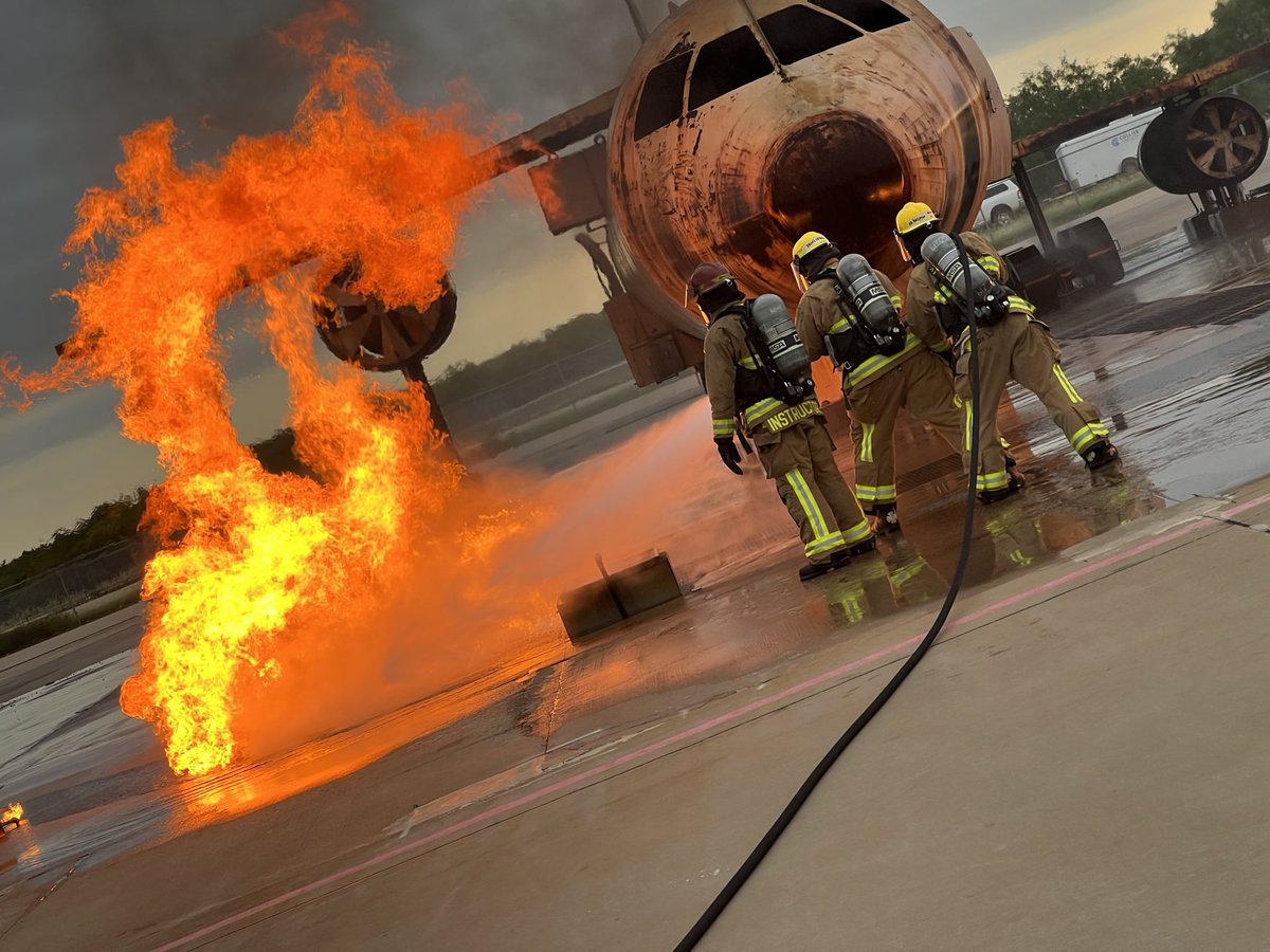 biglu81's tweet photo. Nobody ever made a song called fuck the fire department for a reason 👨🏿‍🚒⚓️ https://t.co/qQf5VaBNF4
