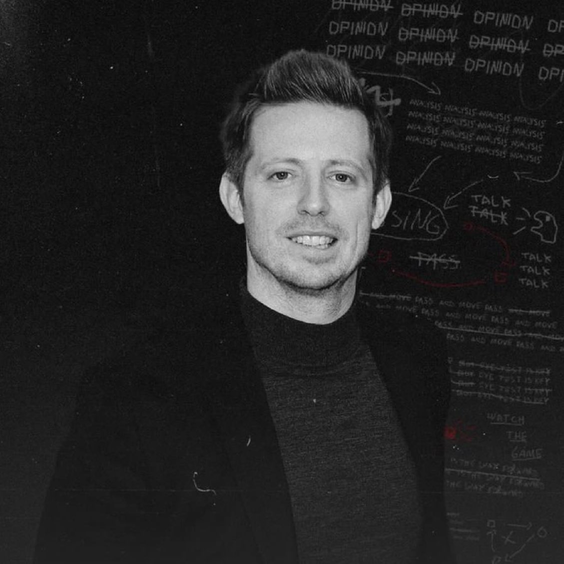 حسب المصادر الماضية هي ان كانت هناك اجتماعات بين الهلال ومايكل ادواردز و اجتمعوا اكثر من مره؛ في الوقت الحالي لايوجد اي مفاجئات كل فترة نجد اسم كبير في دورينا لـذلك جماهير الهلال تردد!🚨🔵

 #ادواردز_مطلب_الهلاليين

 #ادواردز_مطلب_الهلاليين

 #ادواردز_مطلب_الهلاليين