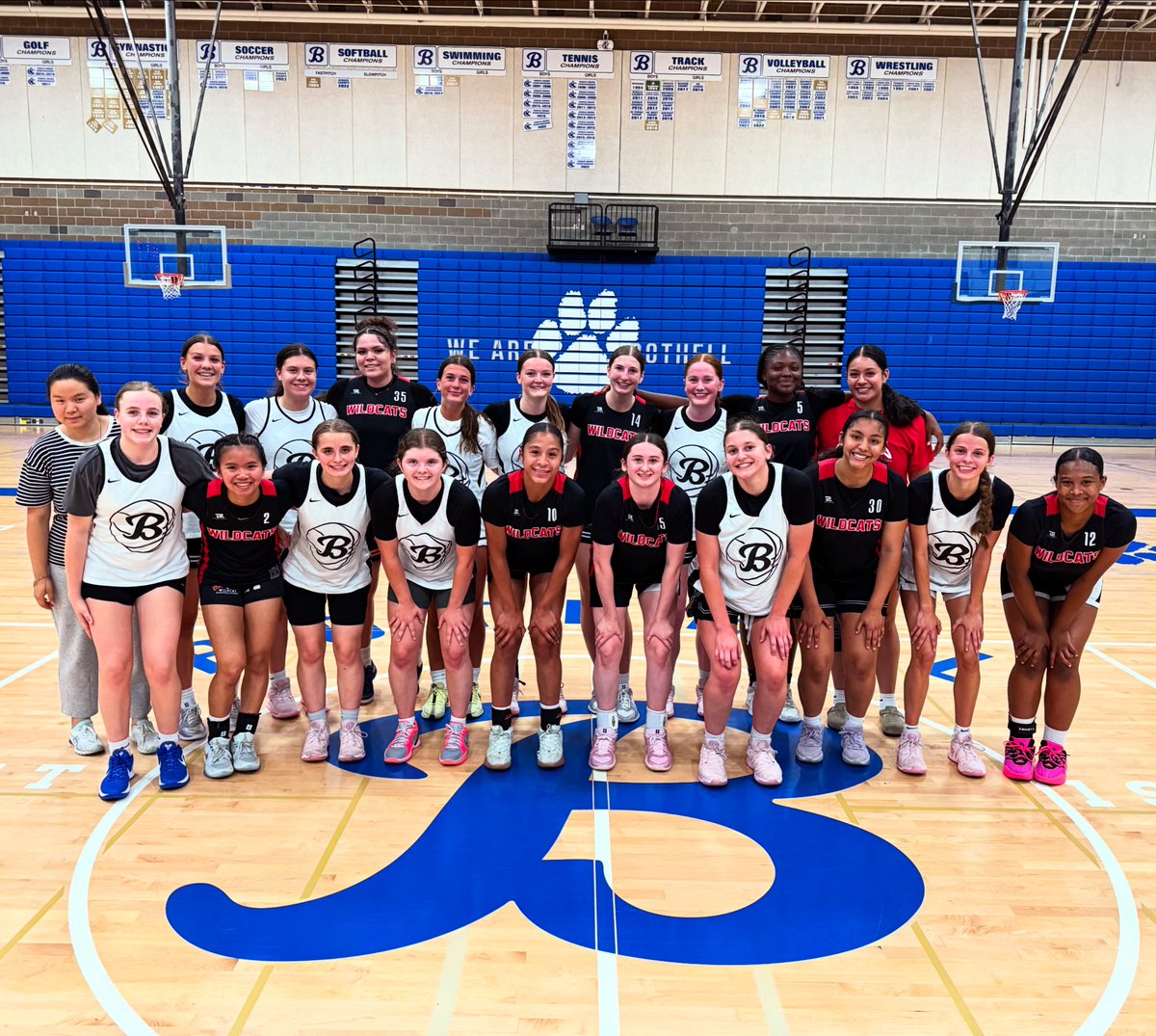 What a great night for some basketball ……even in the heat! Thank you @murphygirlsbasketball for coming out to Bothell to get some good scrimmaging in! Let’s do this again!