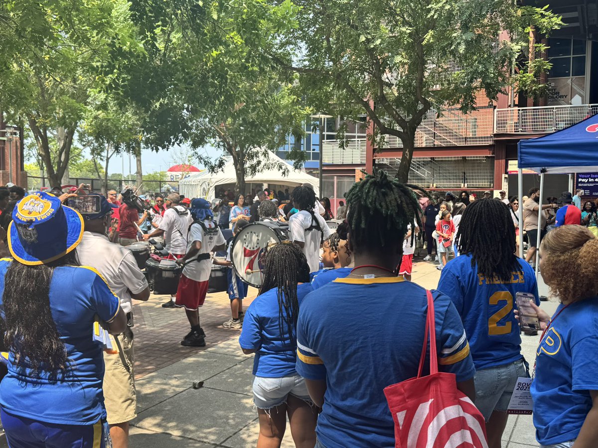 PPDInspJThomas's tweet image. Great day at the Phillies game in celebration of the legacy of Historically Black Colleges and Universities! Great step show and drumline showcase with Divine Nine fraternities and sororities. Shout out to the Mayors Office of D9 and HBCU engagement!