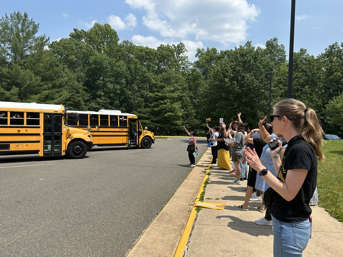 Happy last day of school and have a great summer! ☀️ 🕶️