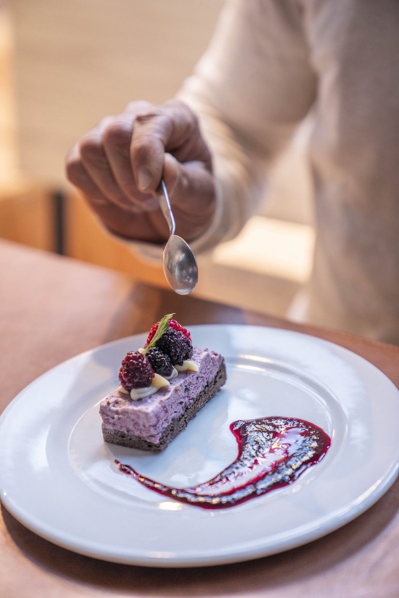 Los sabores patagónicos son la única razón por la cual hacer una pausa de la aventura de la nieve. 👉Este invierno es por acá. Vení a disfrutarlo.  barilocheturismo.gob.ar/es/gastronomia

#Bariloche #Argentina #Patagonia