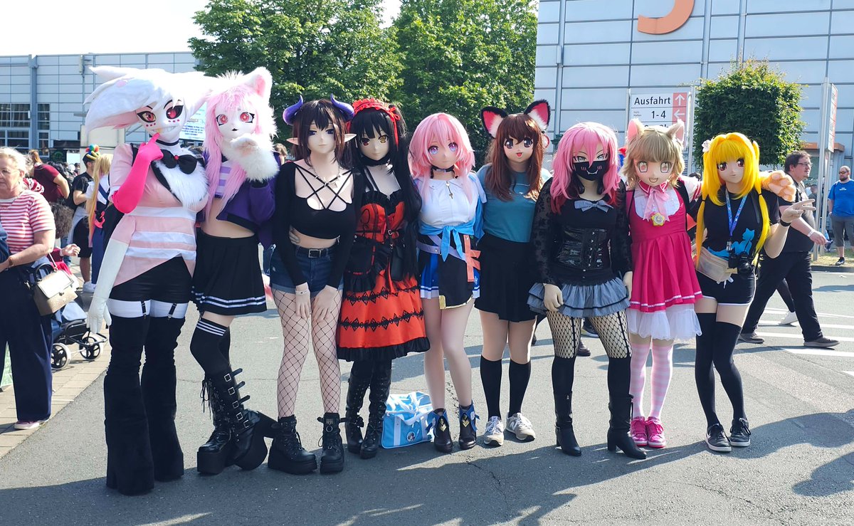 Some photos from my visit at #Dokomi2025 🩷
I had tons of fun meeting all kinds of people and kigus 🫶
Can't wait to attend #Dokomi again next year 

#kigurumi #三月七 #kigu #着ぐるみ #HonkaiStarRail #hsr