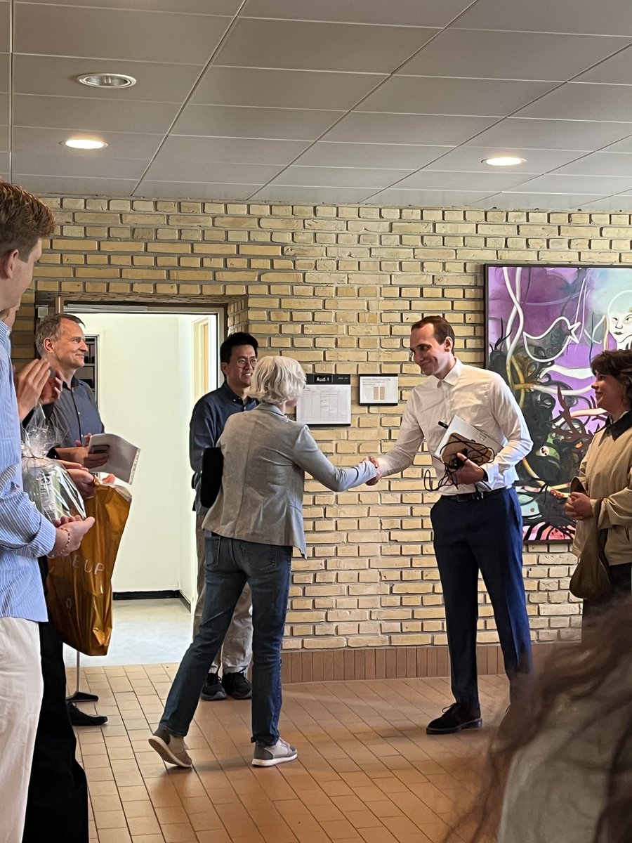 OrgSurfChem's tweet image. Big Congratulations to Cecilie, Kristian and Kristine for successfully passing Part A defence!！🎉🥳🎉🥳
We now have two more Master's degree holders among us!! Well done!!🎉👩‍🎓👨‍🎓