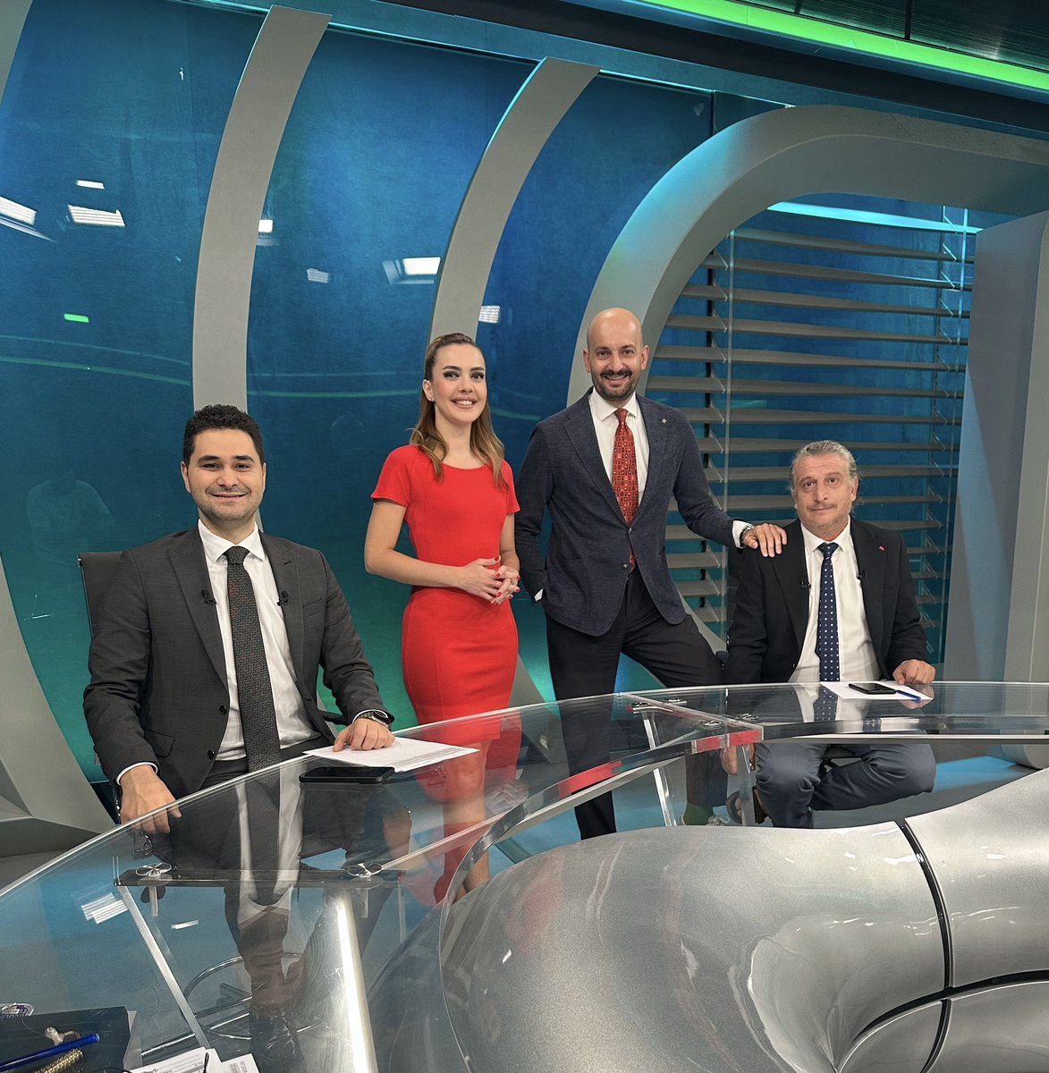 Aktüel Futbol Transfer başlıyor. TRT SPOR’a bekliyoruz. #trtspor <a href="/kutlu_Akpinar/">Kutlu Akpinar</a> <a href="/senadok/">senad ok</a> <a href="/erdalhos/">Erdal Hos</a>