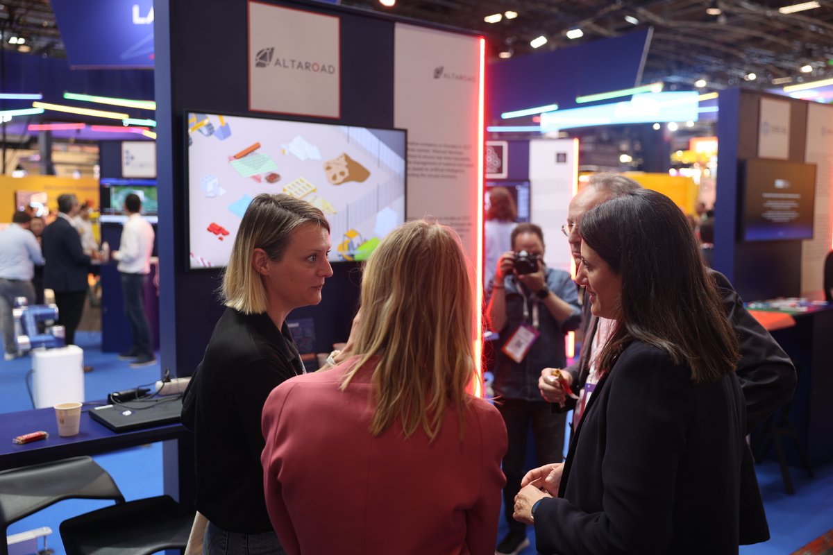 ChooseParisReg's tweet image. 🚀☀️ #VivaTech .@ADublanche a échangé avec les startups soutenues par la Région @iledefrance, pépites innovantes en #IA #santé #énergie
➡️ L'IA, l’un des principaux leviers de compétitivité pour les entreprises franciliennes et la réindustrialisation de l'@iledefrance