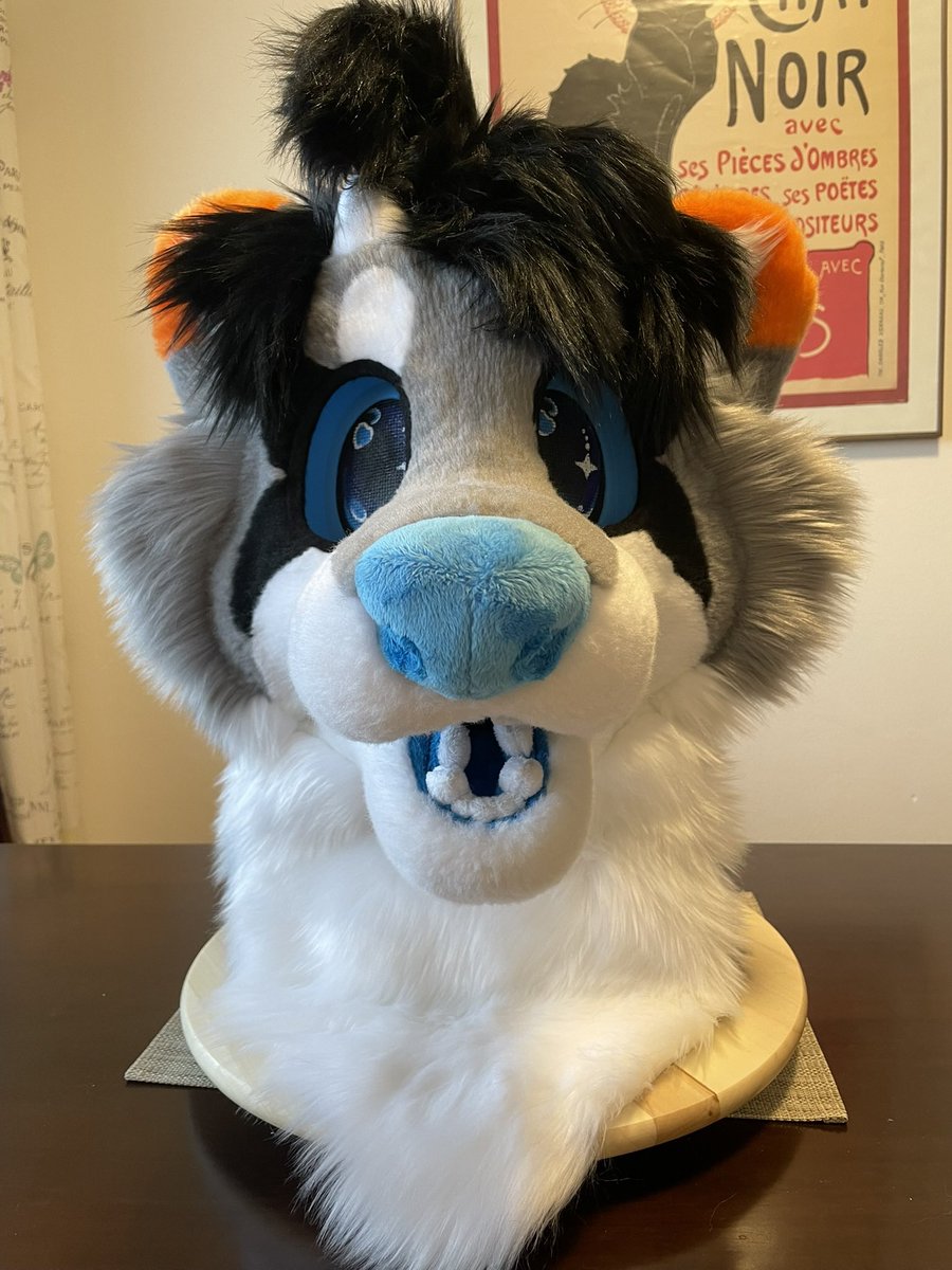 Littleblublu's tweet photo. Fursuit head for my dear friend sadstrawberryart that I finished few months ago https://t.co/zZFQl5sHlT
