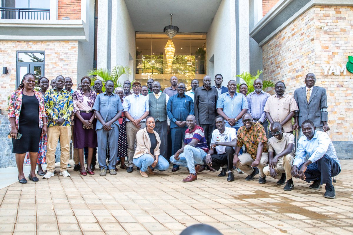 FAOSouthSudan's tweet photo. 🙏  to funding from @WorldBank, @FAO today trained the Min of Livestock &amp; Fisheries, along with partners &amp; livestock officers, as trainers in fodder crop production, conservation, &amp; processing.

This will equips them with the skills to enhance sustainable livestock farming 🌱🐄 https://t.co/VQO6v9KBV4