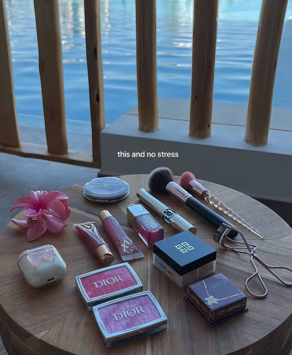 𝐚𝐫𝐢𝐚𝐧𝐚 ✩ (@lovelyytweetz) on Twitter photo 