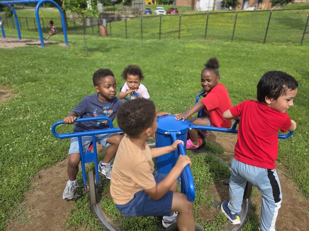 Summer Fun is happening at Preschool Programs! Students have been enjoying the warm weather, learning about the ocean and creating beautiful artwork! 
#FCPS#PreschoolPrograms#Penguins#SummerSchool2025
