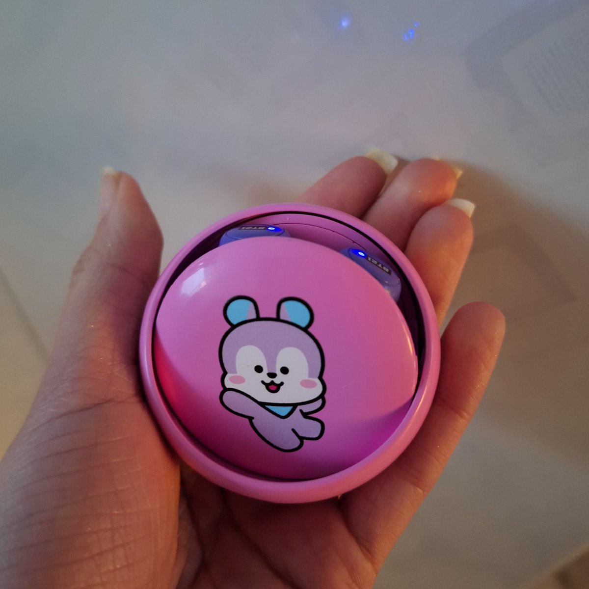 ˑ is seeing BTS tweet media