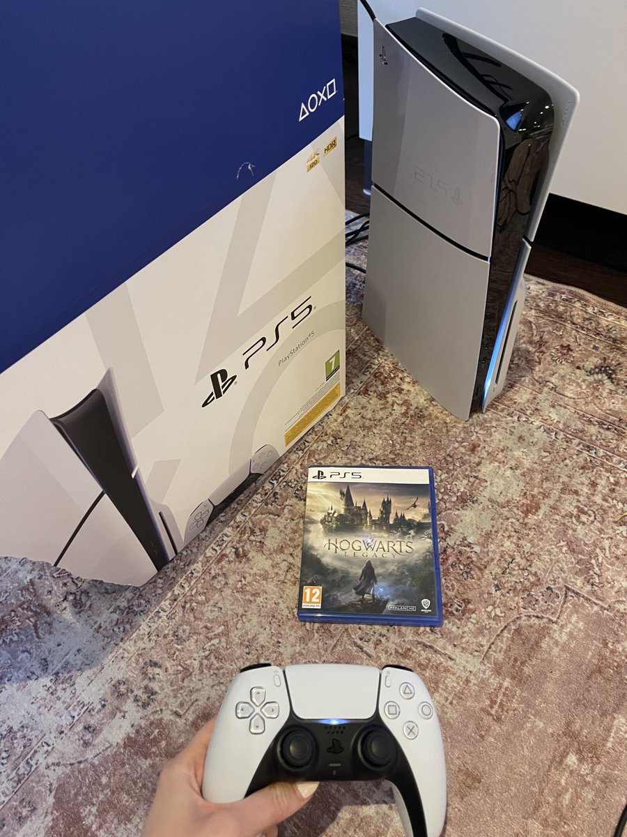 Minä eilen: Kuulin sellaisesta Harry Potter-pelistä joka vois olla kiva kokeilla 🧙🏻‍♀️🤩

Hän tänään: