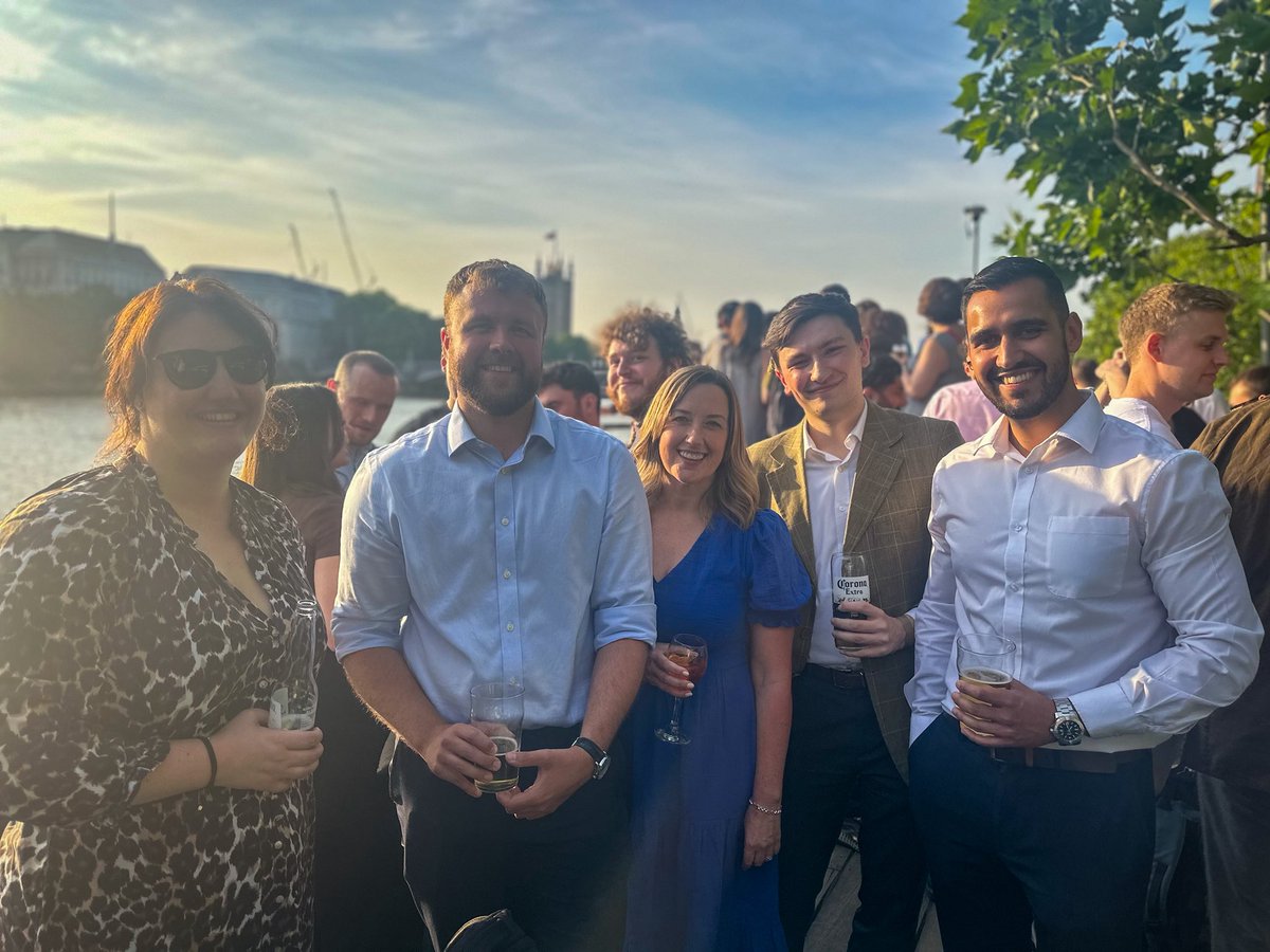 iNHouseComms's tweet image. After a busy day delivering for clients on the CSR, iNHouse colleagues are doing their duty by supporting the Great British Pub. Try it you might like it 😂