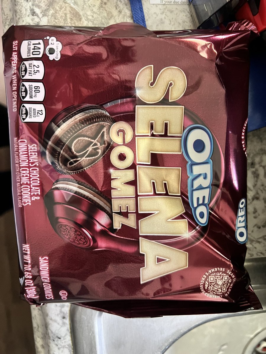 I finally got the <a href="/selenagomez/">Selena Gomez</a> Oreos #selenagomez #oreo