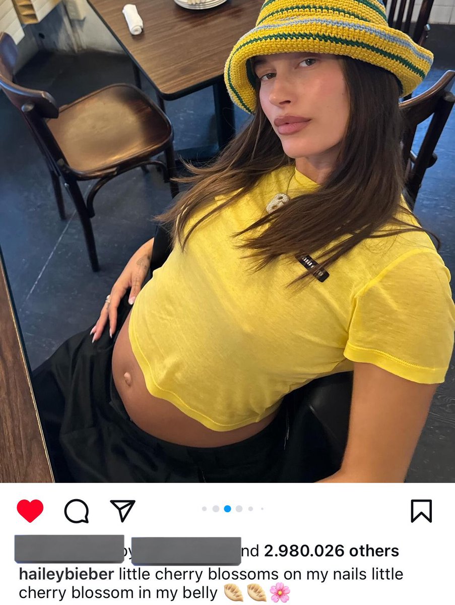 feelsbieberhode's tweet image. ai lembrei do dia q o justin saiu c blusa da cherry (marca d roupa do joe, amigo dele e da hailey) e a hailey resolveu postar pequena cereja (cherry) crescendo na minha barriga e a gente fanficou q o jack era menina e se chamava cherry blossom KKKKKKKKKKK