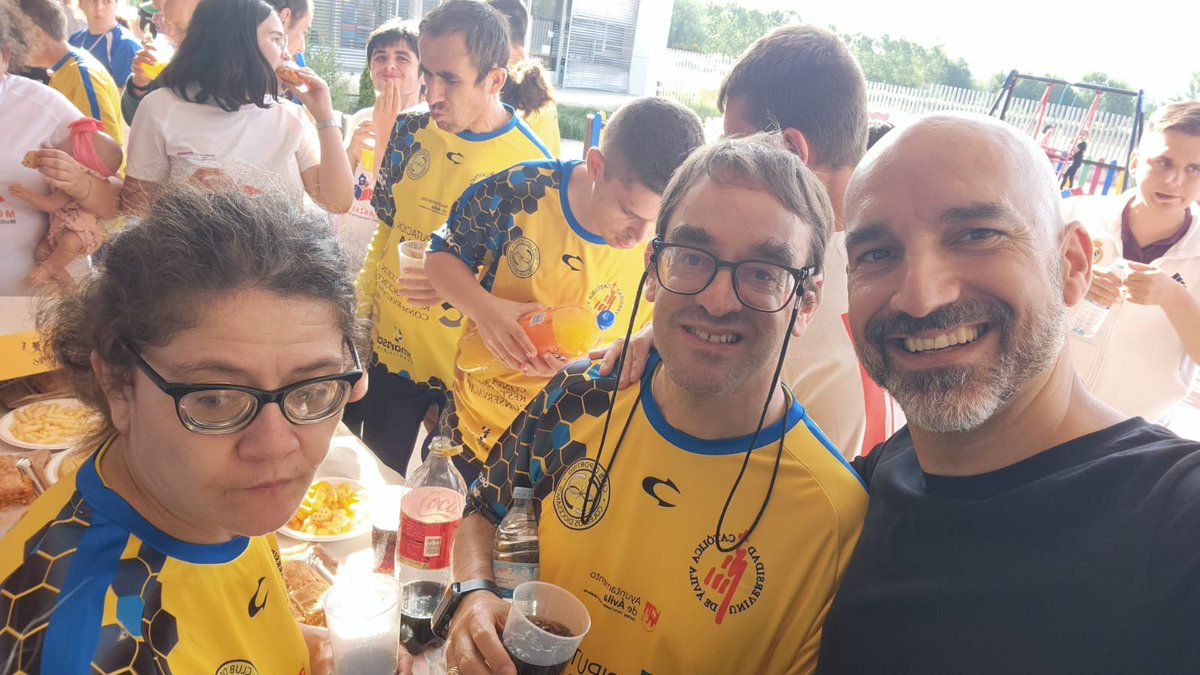 Fin de fiesta de la Liga inclusiva con el CEE Príncipe Don Juan, Faema e intras.🥳

Gran año deportivo y mejor celebración con nuestros amigos, gran tarde de fiesta 😆