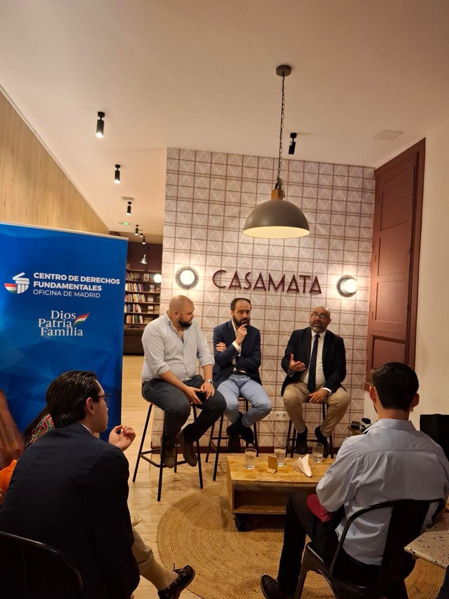 Fomentar las alianzas entre patriotas de Europa e Iberoamérica supone colaborar en la capacitación y el aprendizaje.

Acogimos en Madrid la Escuela de Líderes de <a href="/PatriaUnidaMX/">Patria Unida</a> 🇲🇽, este año en su tercera edición, para explicar la misión de nuestro Centro 🇭🇺 en el contexto europeo