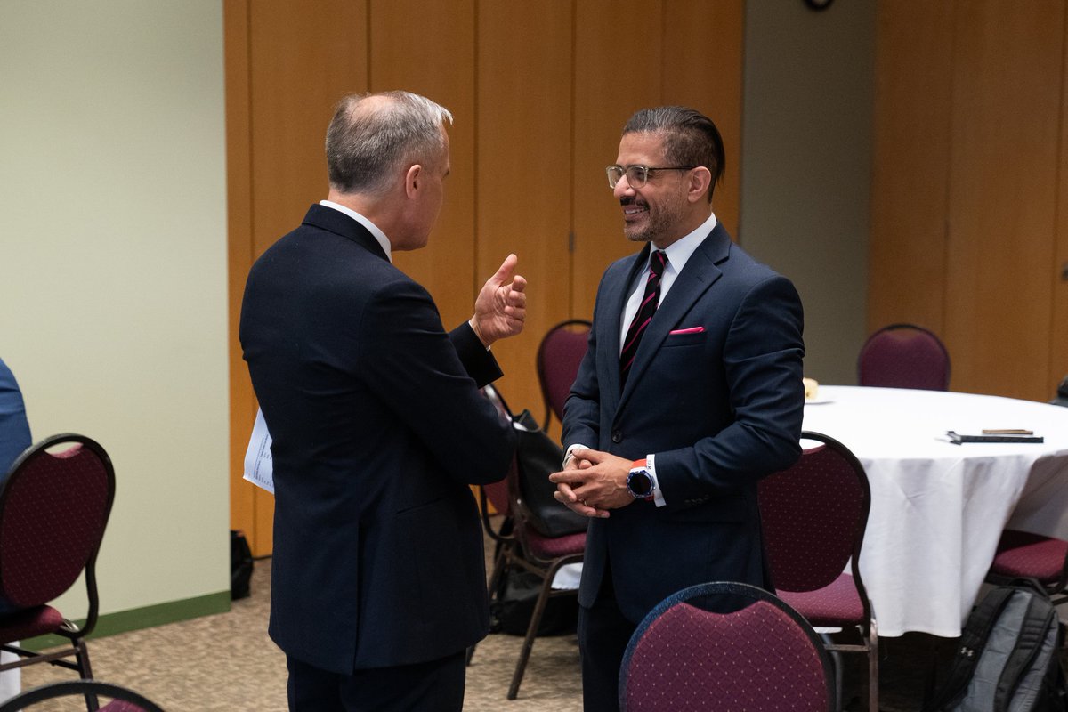Sachit Mehra (@sachitmehra) on Twitter photo C'est génial de discuter avec <a href="/MarkJCarney/">Mark Carney</a> juste avant notre événement #laurierclub !
Great to chat with <a href="/MarkJCarney/">Mark Carney</a> just before our #laurierclub event! C'est génial de discuter avec <a href="/MarkJCarney/">Mark Carney</a> juste avant notre événement #laurierclub !
Great to chat with <a href="/MarkJCarney/">Mark Carney</a> just before our #laurierclub event!