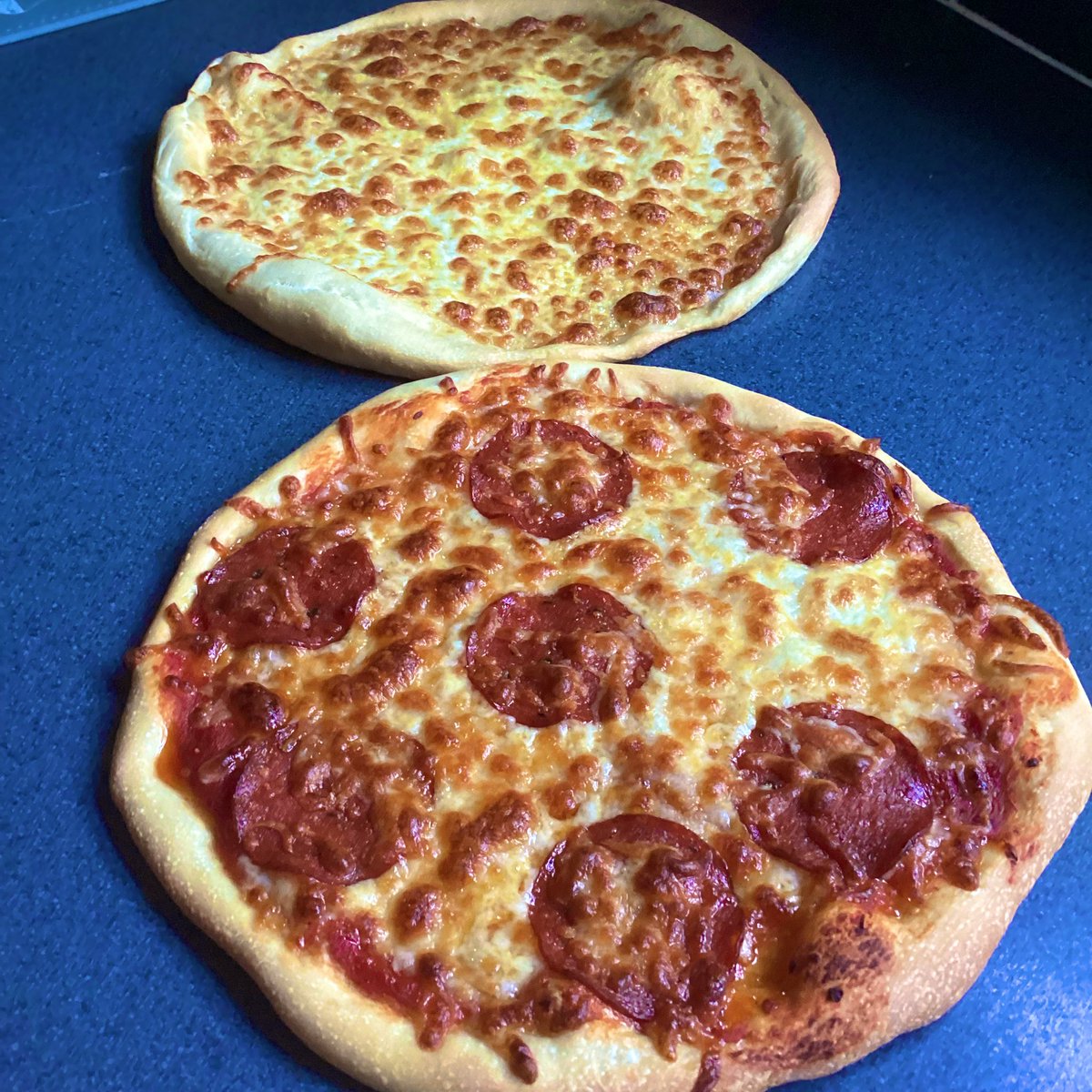 Had a baking day today ❤️sausage rolls two ways pork sausage meat and some with black pudding 😋then pizza dough used three ways 😍 garlic bread,pepperoni and pizza swirls for my little Yu’s 🥰