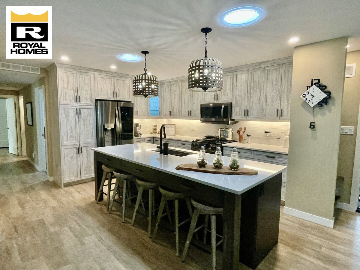 RoyalHomesCan's tweet image. Jim &amp;amp; Mary-Ellen’s custom kitchen in their custom retirement home!

What’s you favourite feature?

1-800-265-3083

🏡🇨🇦 royalhomes.com/advantage/

#custombuilder #prefab #since1971 #kitchens