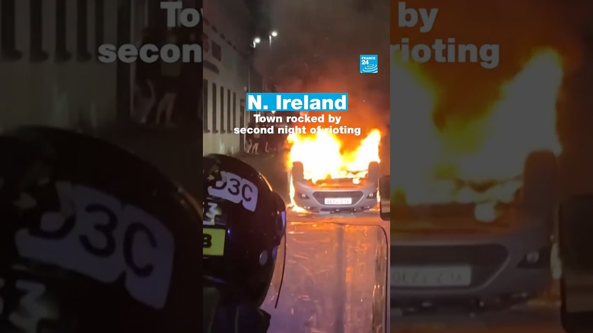France24_en's tweet image. ▶️ #N.Ireland: Town rocked by second night of #rioting f24.my/BF0y.x