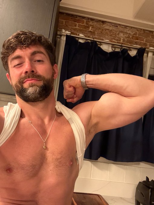 Watch Griffin Barrows's leaked NSFW photo on TwXstars