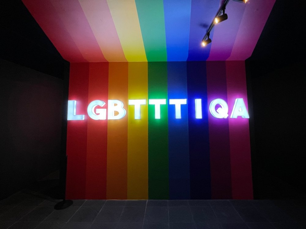 Para conmemorar el mes del Pride, el Museo Memoria y Tolerancia monta exposición LGBT+ alanxelmundo.com/el-museo-memor…