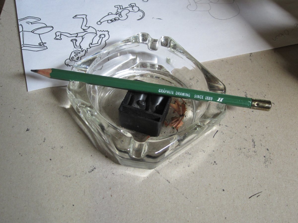 When you don't smoke, but you have an ashtray and you're an artist. #artisthack
