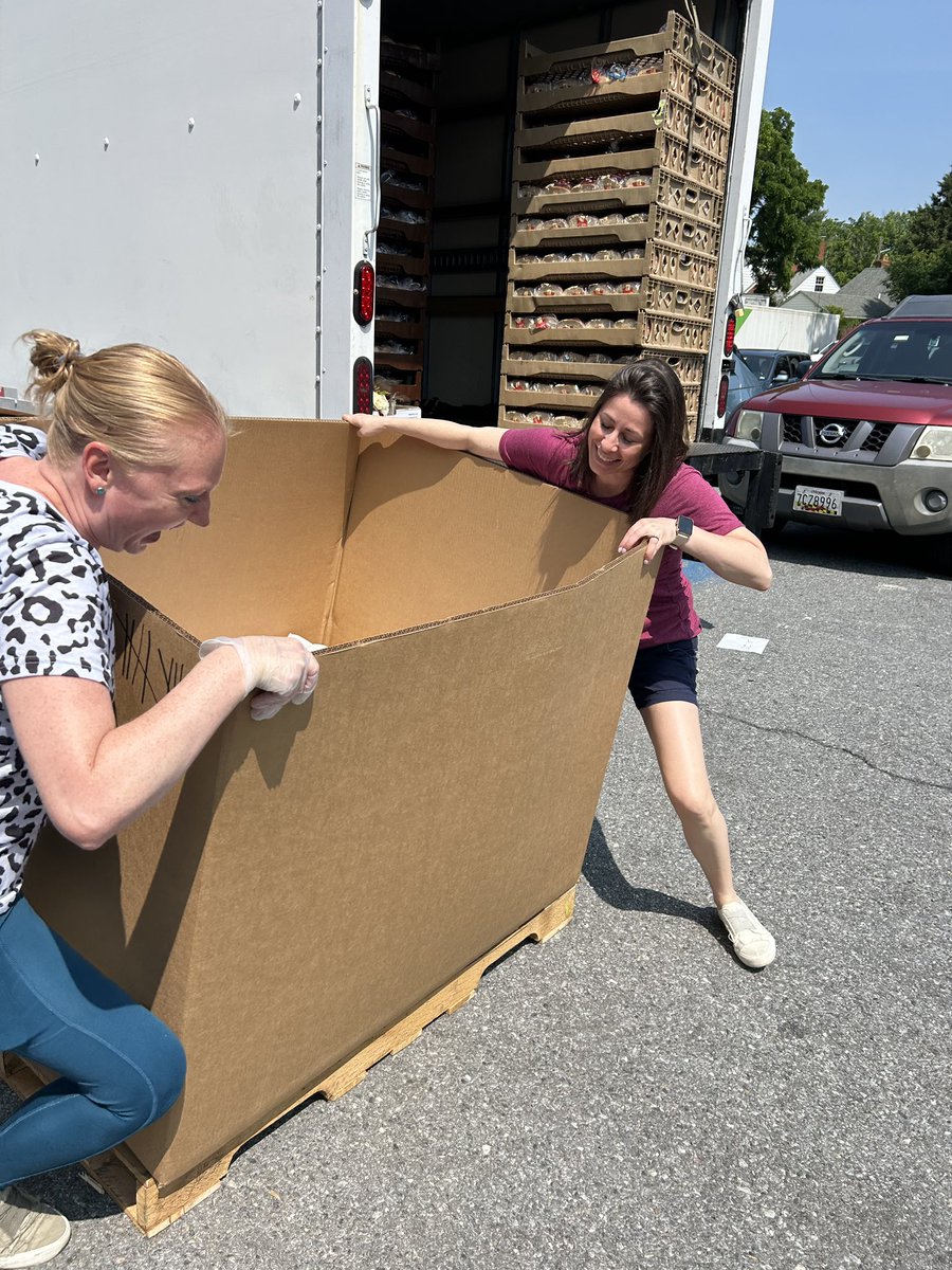 JacksonRdCSL's tweet image. Thanks to Clifton Park Baptist Church for hosting us today at their Hub (and putting us to work!) 💪@velasquez_mcps @JacksonRoadAP @CSconnect_MCPS
