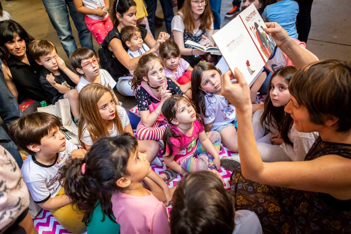 Este año, desde Filba lanzamos el programa Sinfín, con el objetivo de poner libros en circulación desde bibliotecas particulares hacia bibliotecas comunitarias, y fortalecer lazos sociales. 
filba.org.ar/filba-escuelas