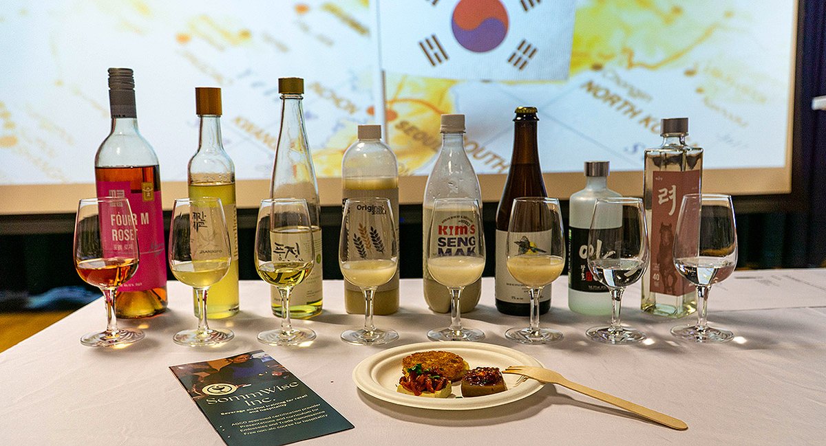 Meet soju, makgeolli &amp; yakju — Korean drinks 🇰🇷 with serious charm! Sommelier Jane Staples took a deep dive &amp; shares her faves. Cheers to new sips! 🥂  👉 bit.ly/4jH5fjX

<a href="/bellovinoj/">Jane Staples</a> <a href="/CanadaKCC/">Korean Cultural Centre Canada</a> #trysomethingnew  #koreanspirit