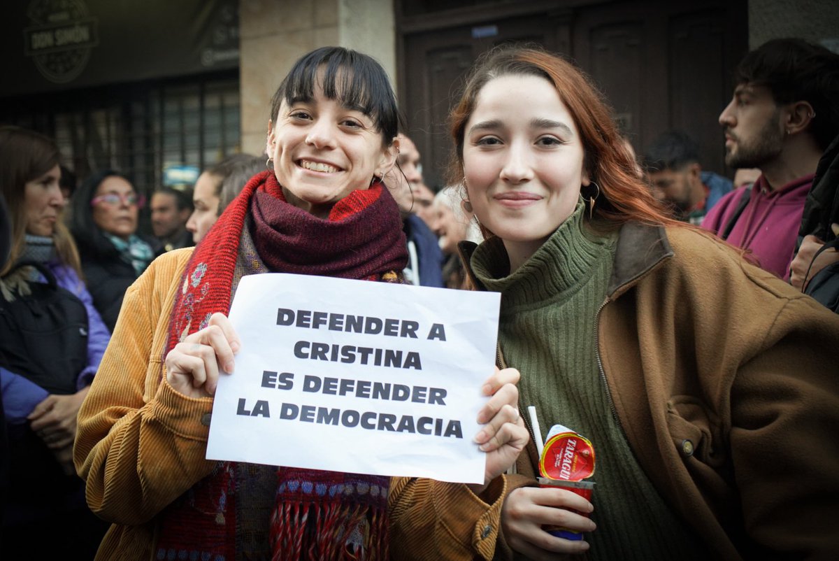 Otro día en las calles bancando a Cristina.