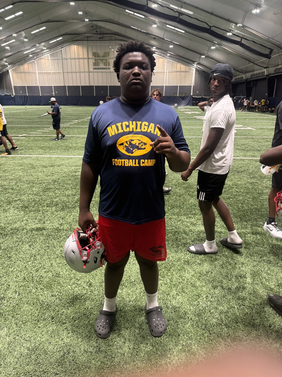 BIGBOYLEE2026's tweet image. Had a great day AT MICHIGAN THANKS FOR LETTING ME SHOWCASE MY TALENTS! @southpointeFBSC @FootballSPHS @G_Yeldell7 @CoachPete1017 @CoachDingle @jamesalanwest34 @Hold_2017 @DAWGHZERECRUITS !