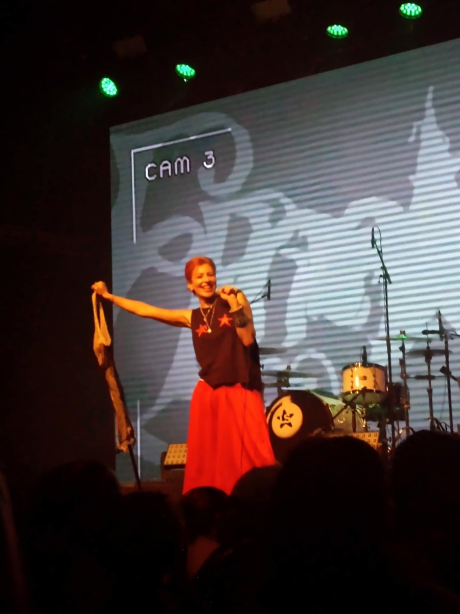 An epic show in #Dallas from the awesome <a href="/LaurenSanderson/">Lauren Sanderson</a>, <a href="/Taylerscars/">𝕿𝖆𝖞𝖑𝖊𝖗 𝕾𝖒𝖎𝖙𝖍</a>, &amp; <a href="/lilemeryld/">emeryld</a>