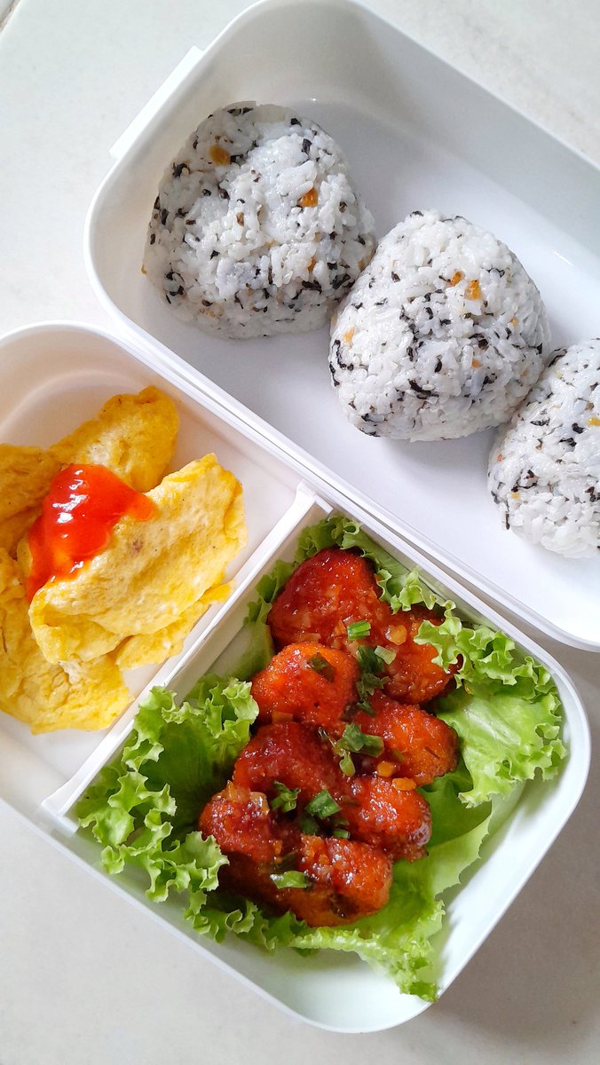 BulegGinah's tweet image. Bekal Yoko tudey, 12 Juni 2025

Karena kesiangan. Menunya simple, bikinnya sat set

- Nasi kepal
- Nugget saus asam manis 
- Telur dadar 

#bekal #idebekal #bekalkantor #bekalharian #masak