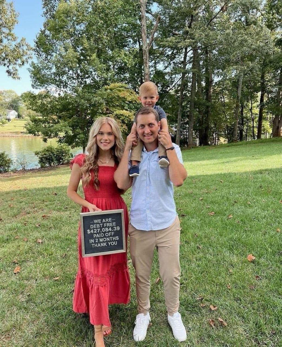 cali___z's tweet photo. Meet the unstoppable power couple, Lorrie and Brian,along with their adorable son Jonathan! Congratulations 🎉 to them as they just achieved an incredible milestone by paying off a whopping $427,000 of debt in just two months! #Bitcoin #SolanaMemeCoin #CryptoRewards #CrypInvestor https://t.co/8ExKMNH0Tb