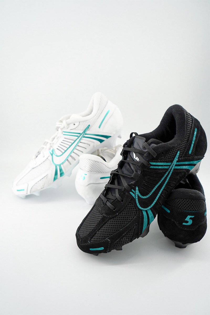 rodman703's tweet image. Dyami Brown custom Vomero’s 🤧