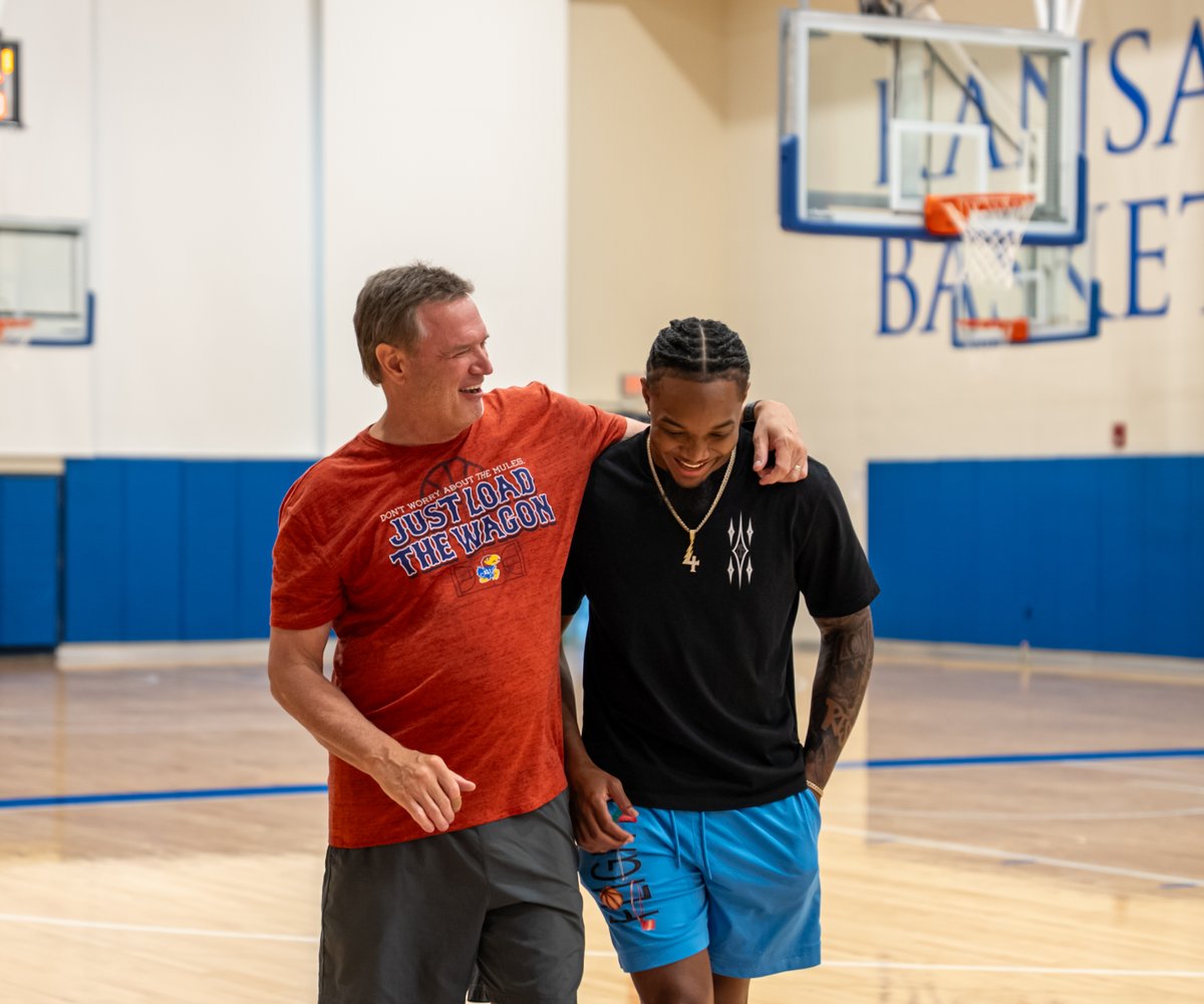 KUHoops's tweet photo. We just got flashbacks.
@Devonte4Graham stopped by today ππ₯ https://t.co/UZE3TnEppc