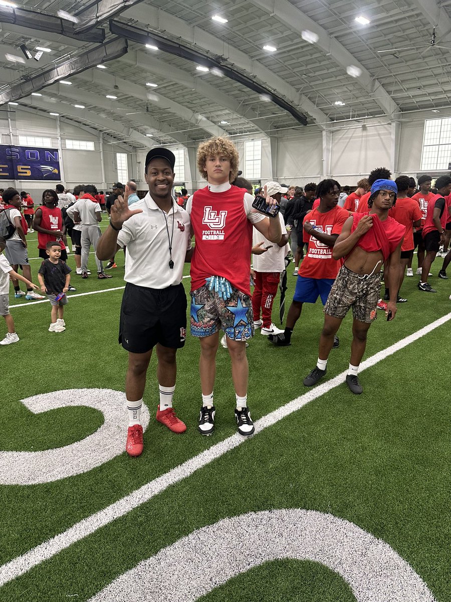 BraydenPinion's tweet image. Thank you @LamarFootball for a great camp! Thanks for the great conversations @_CoachDiaz and @Coach_Mitch2 . Look forward to getting down to see the facilities! @CoachRossomando @CoachSpo_ @Coach_RMcCarthy @SkysTheLimitWR @PCHSfriscoFB @clintsurratt @dezlewis13 @ScottRapp17…