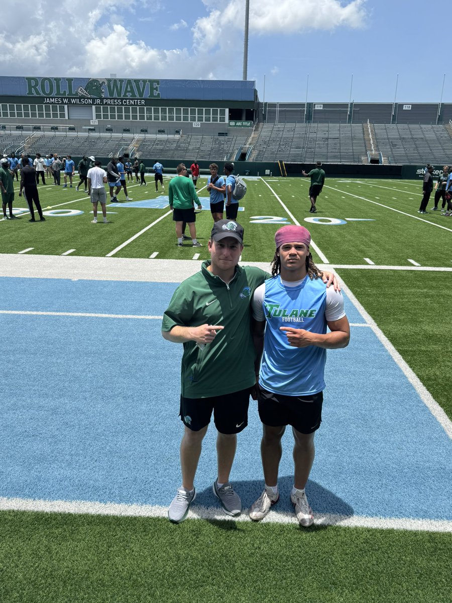 hudson_h3's tweet image. Had an amazing time at the Tulane Camp today!! And appreciated the opportunity to compete. Thanks @braydenbrez and @JJMcCleskey! #ballin #ballout #C02026 #SrSzn #RollWave #Tulane