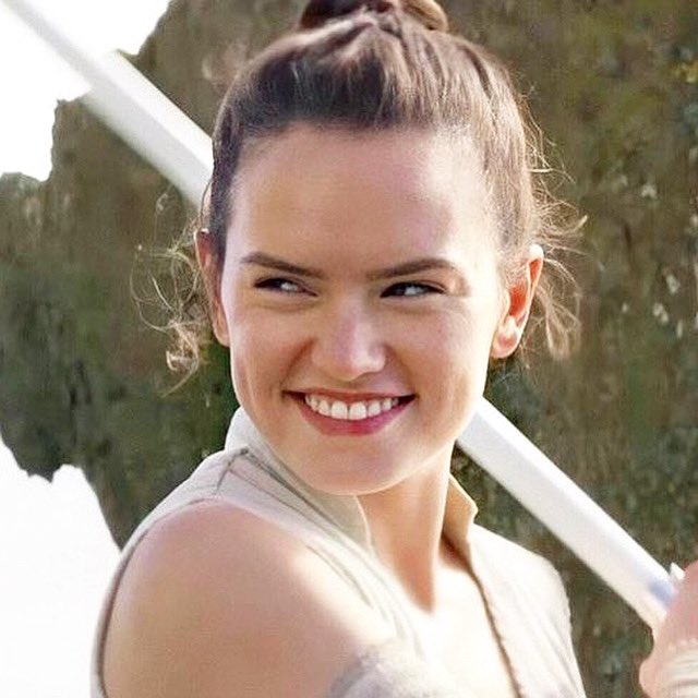 *Goes through my contacts after dealing with symbiotes and texts Jessica*  Jess, the city is under attack with symbiotes. Pete needs us. Suit up asap. Te quiro mi amor. I love you, my love.