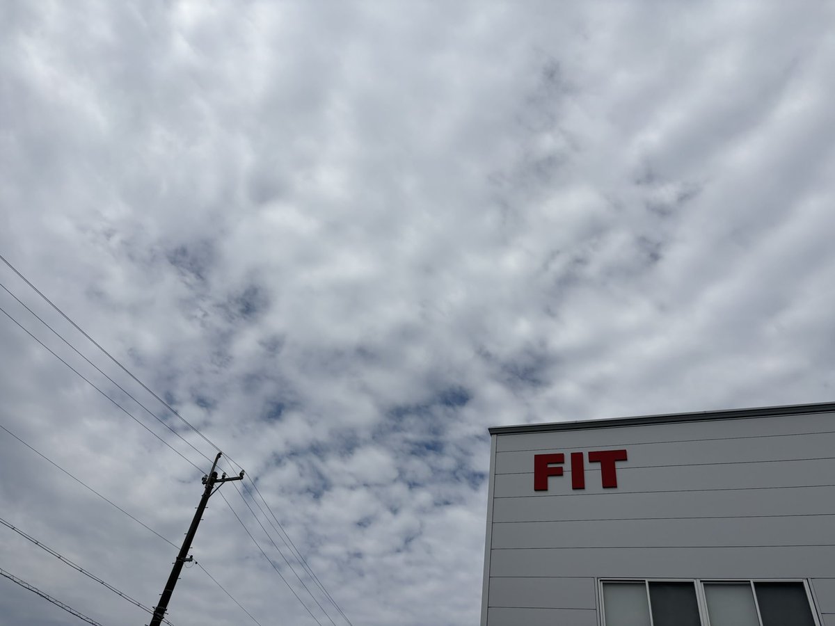 おはぬまです！
各務原市の天気は曇り☁️

今朝片側一車線(交差点ではないところ)で右折しようとしたら、無理やり私を抜かした車とぶつかりそうになりました😨
しかもクラクション鳴らされた😢
急ぐ気持ちも分かりますがルールを守って安全運転して欲しいですね…

#企業公式が毎朝地元の天気を言い合う